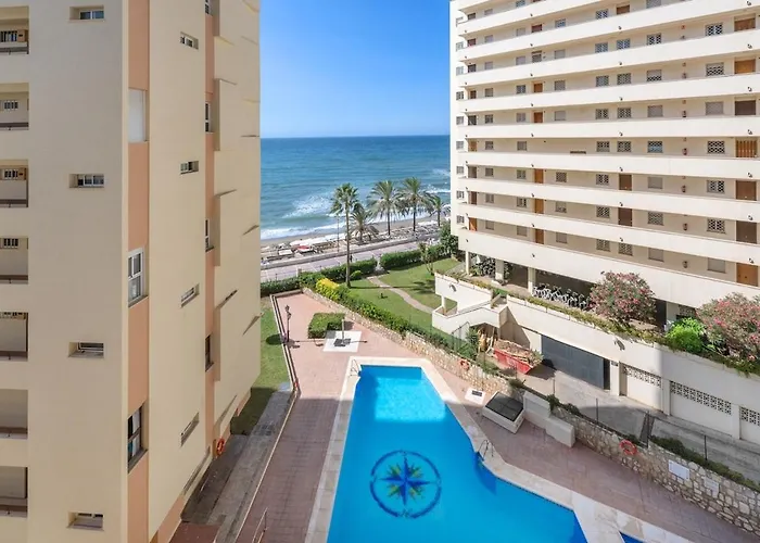 Apto Frente Al Mar En *